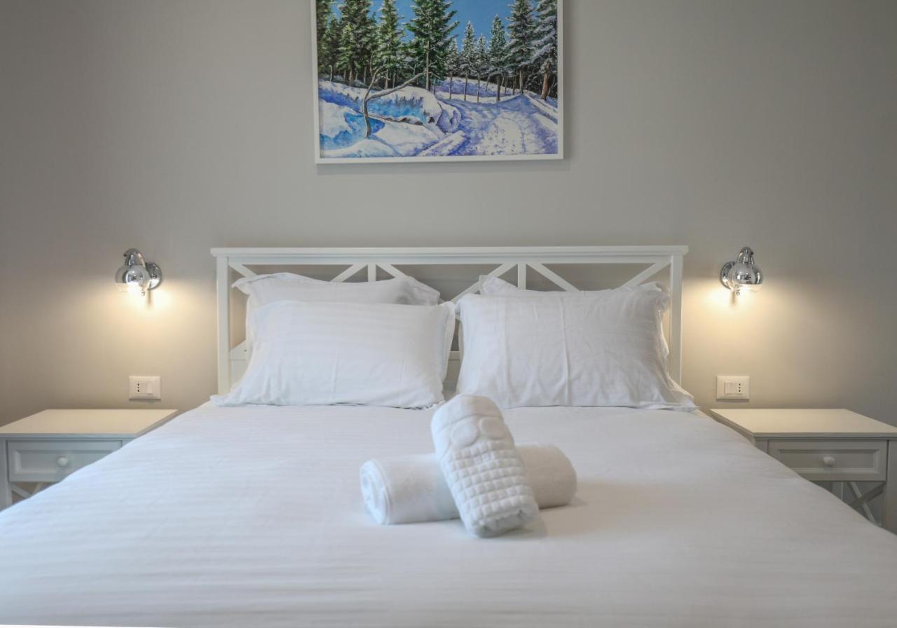 Hotel Peroni Корча Екстериор снимка
