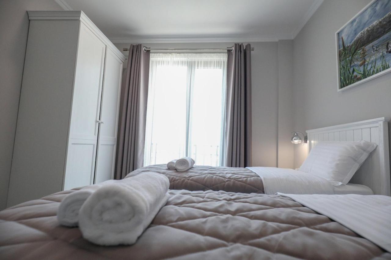 Hotel Peroni Корча Екстериор снимка