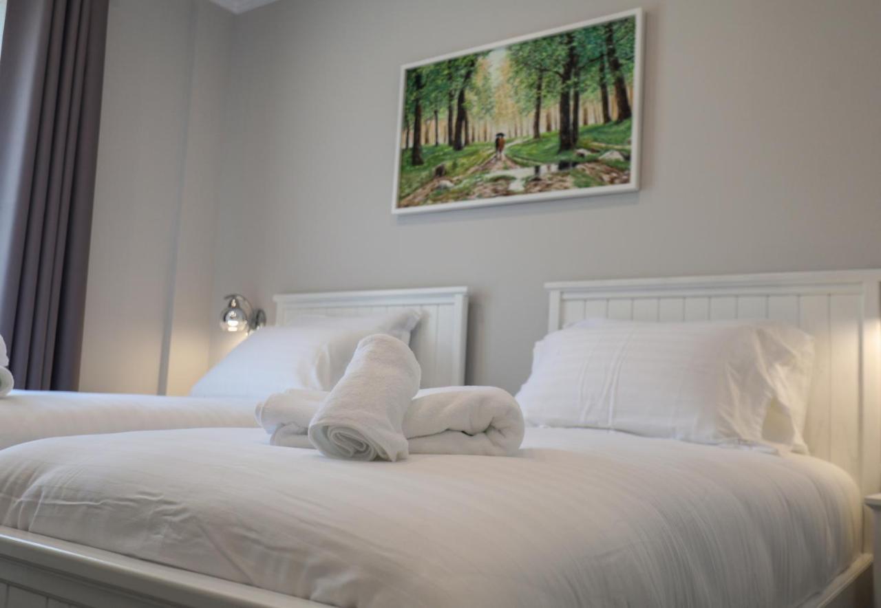 Hotel Peroni Корча Екстериор снимка