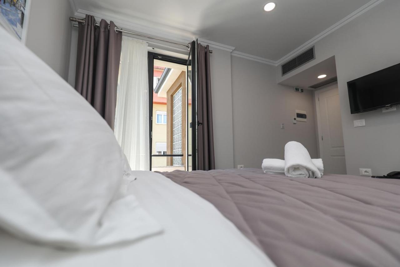Hotel Peroni Корча Екстериор снимка