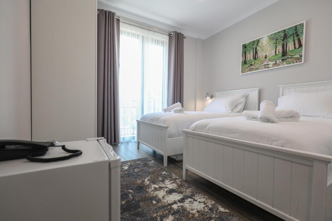 Hotel Peroni Корча Екстериор снимка
