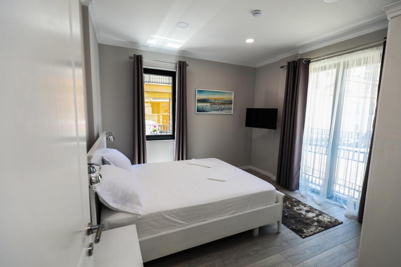Hotel Peroni Корча Екстериор снимка