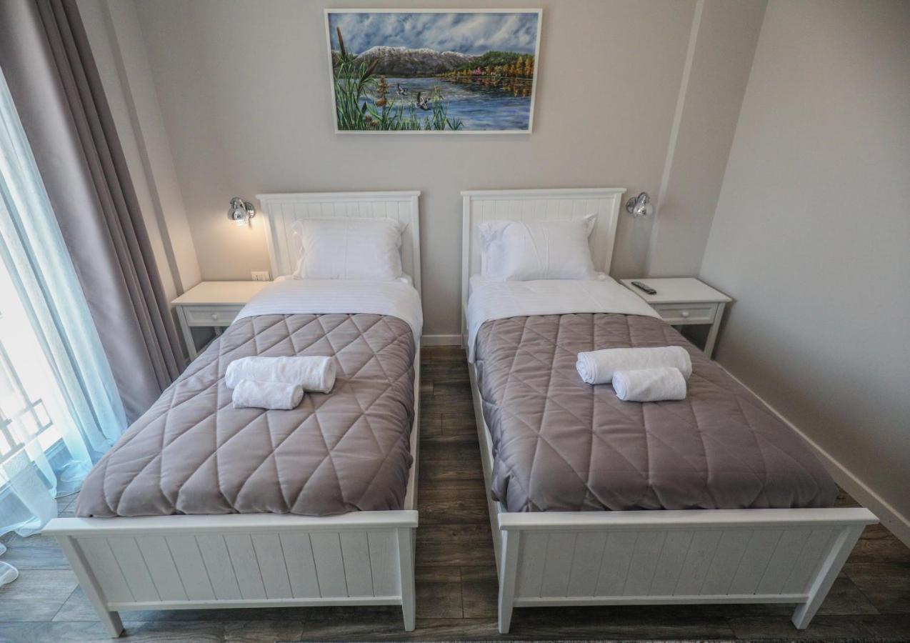Hotel Peroni Корча Екстериор снимка